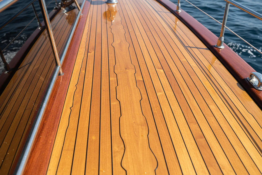 Produits d'entretien Swissvax pour bateaux en bois et teck