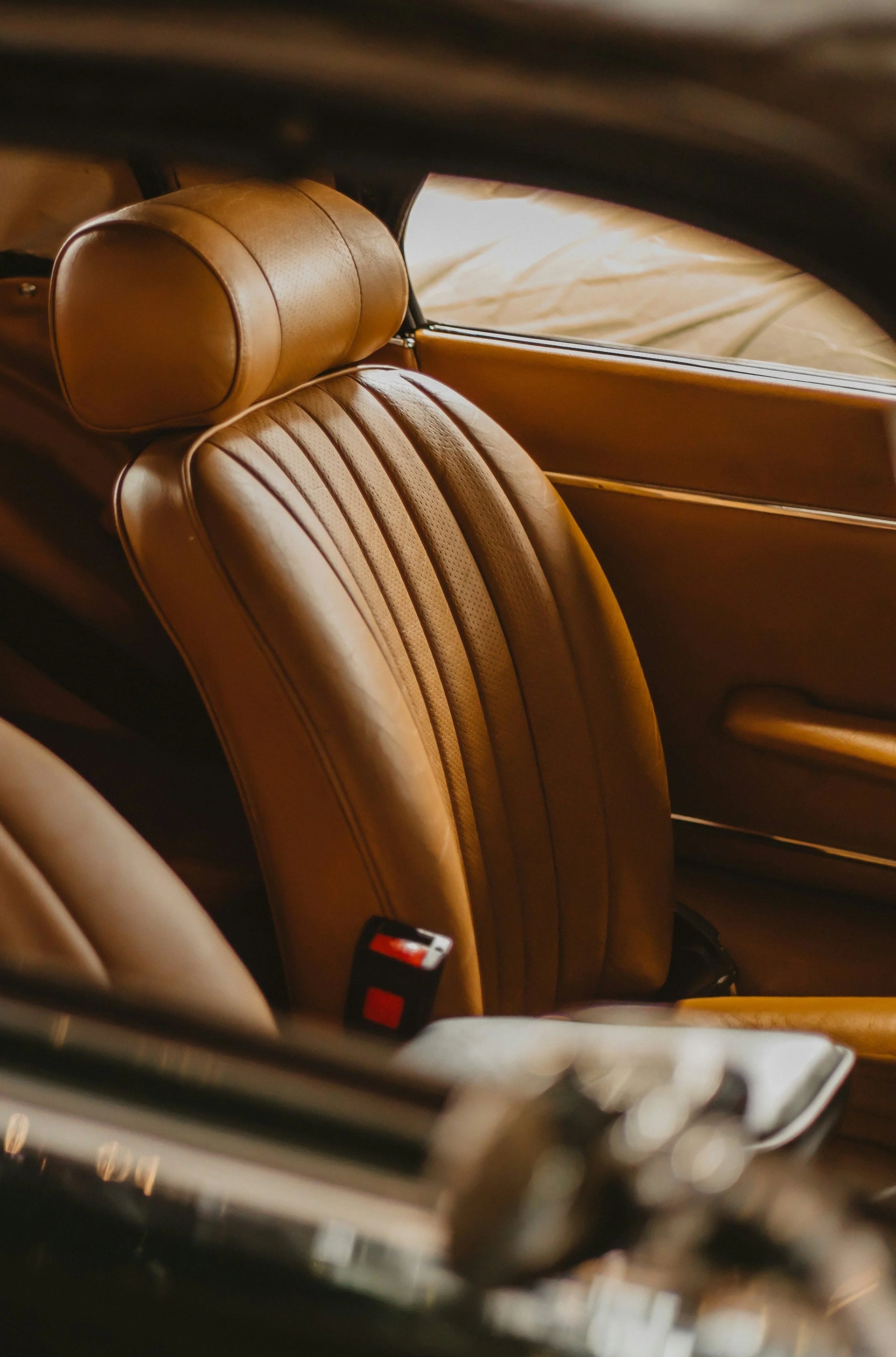 Curare correttamente la pelle dell’auto – le domande più frequenti & risposte professionali